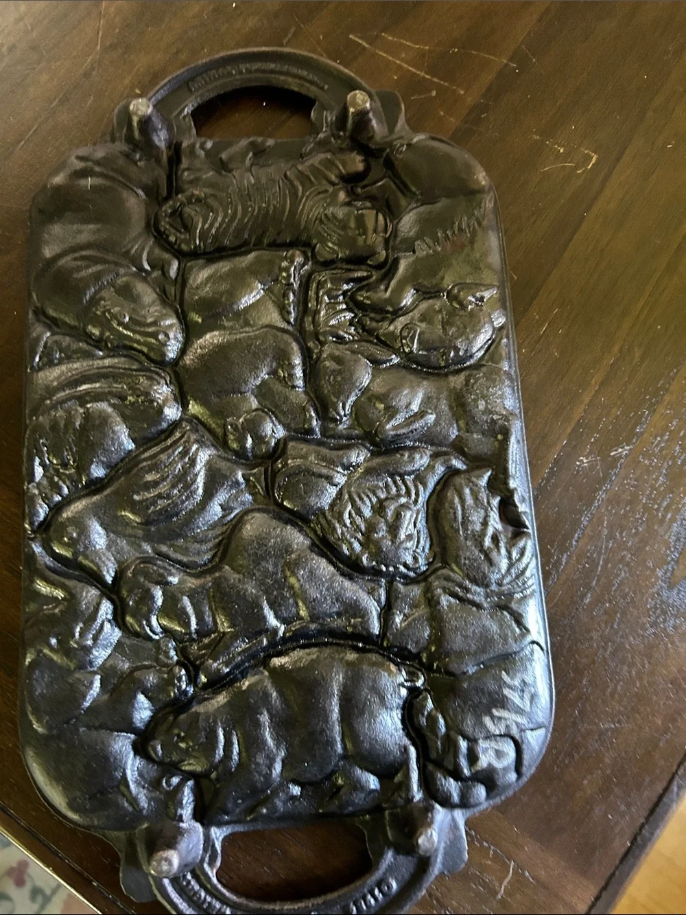 Cast Iron Animal-Shaped Cakelet Mold - Black